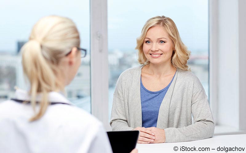 Aerztin Gespraech Patientin Aerztin Gespraech Patientin