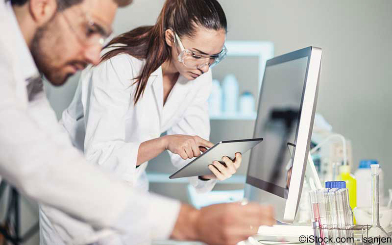 Forscher analysen gemeinsam Forscher analysen gemeinsam