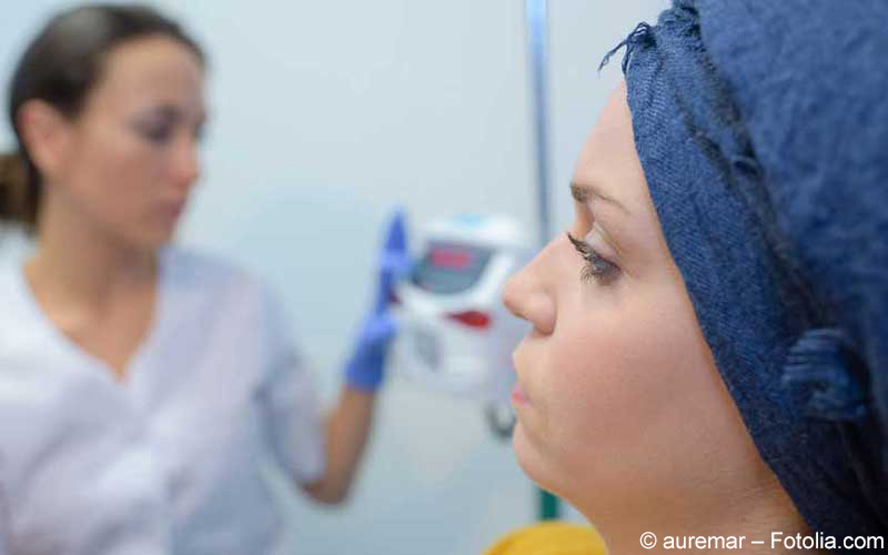 Frau während der Chemotherapie Frau während der Chemotherapie